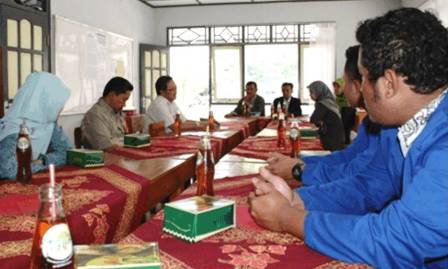 Serah terima mahasiswa PPL II FIAI UII di Madrasah Aliyah  Sunan Pandanaran Yogyakarta